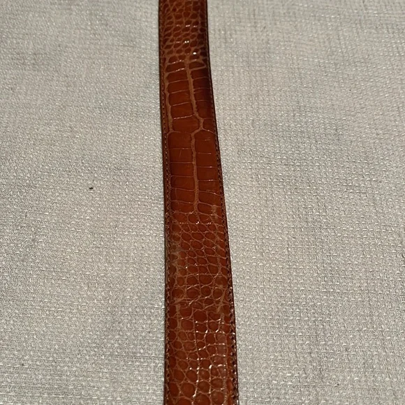 de Vecchi American alligator belt with silver buckle and tip